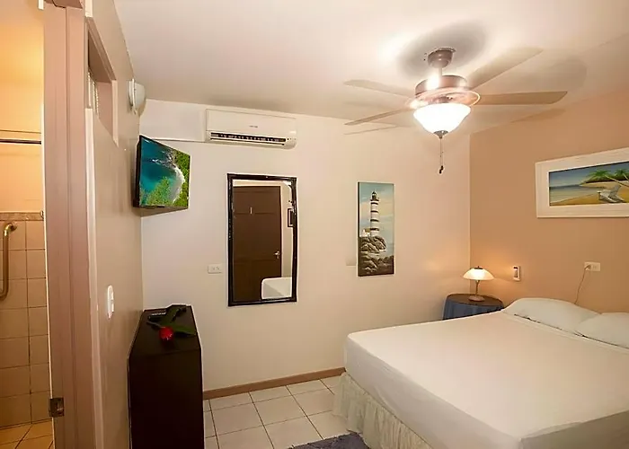 Lauras House Hotel 2*
